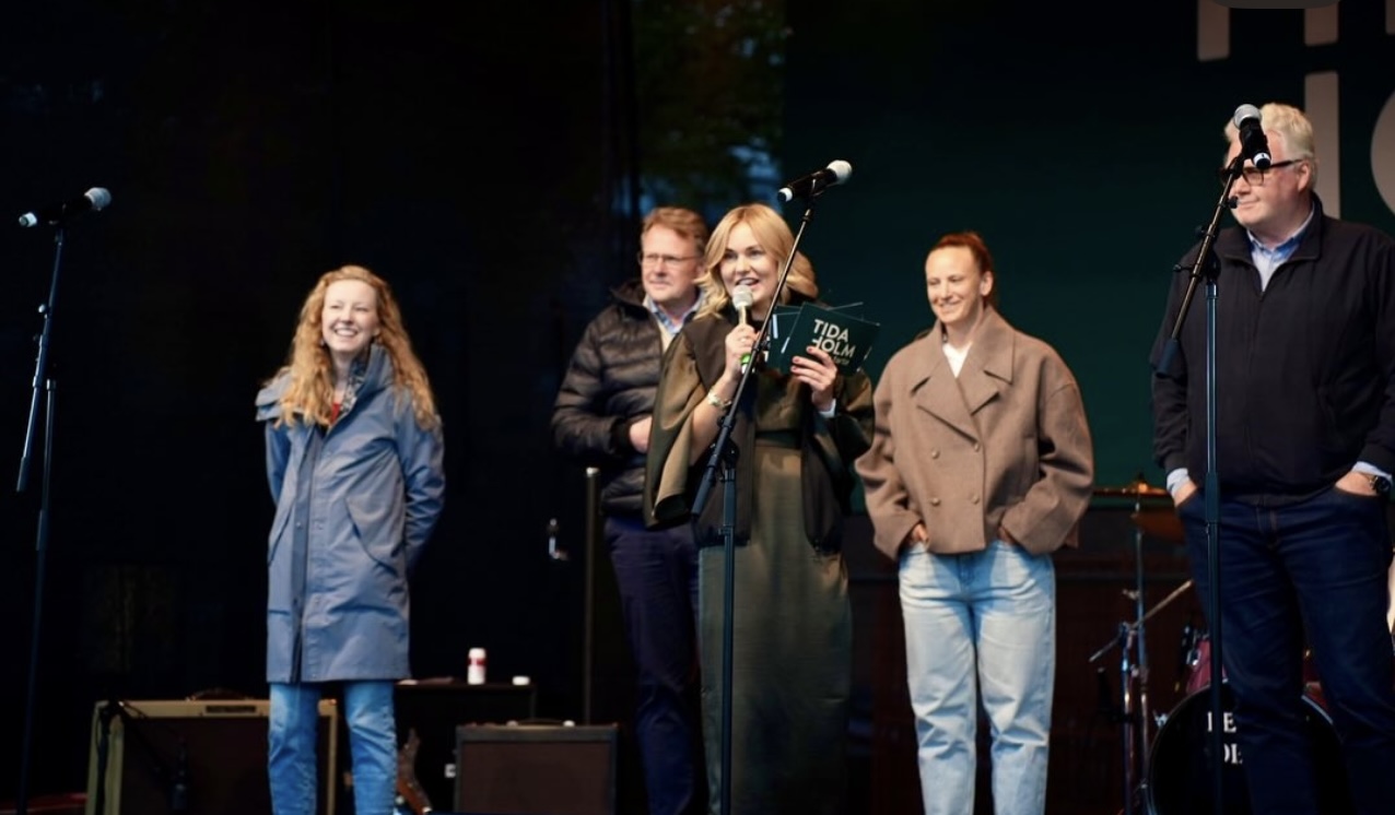 Konferencier för en festival och lanseringen av ett nytt platsvarumärke